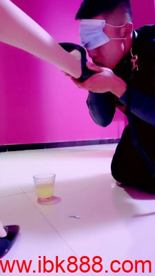 图片[8]_套路直播【靡兔】开发陪酒公主做S/舔脏鞋/喝圣水 bf23408_绳缚吧