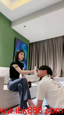 图片[8]_套路直播【简一】御姐高跟踩狗舌头 踩狗爪子 bf23381_绳缚吧