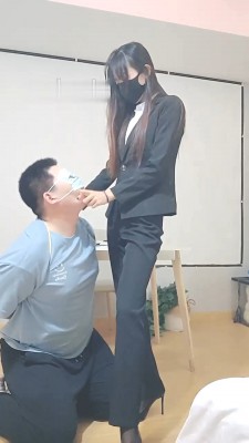图片[2]_【美娜格格】剧情-霸道总裁归来-捆绑/舔地板酸奶/脚深喉/揪耳朵 bf28831_绳缚吧