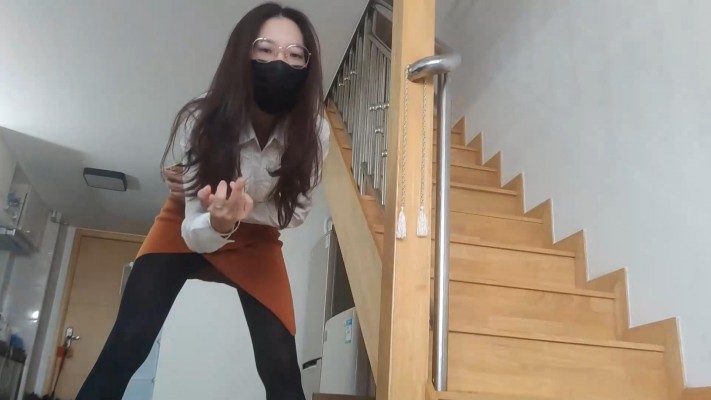 图片[11]_广州小鱼大人粤语黑丝第一视角羞辱贱嗨舔鞋钻胯_绳缚吧
