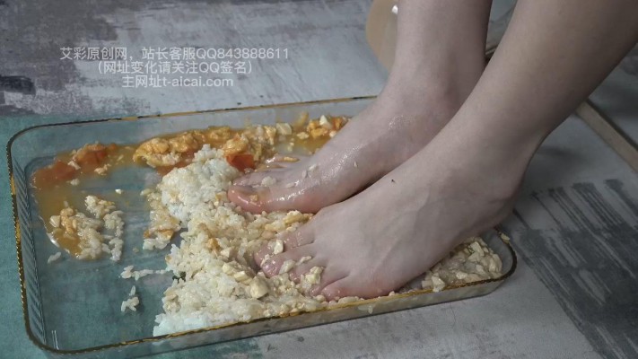 图片[7]_【樱女王】闺蜜琴子S美脚喂食，脚丫白嫩性感，M全舔吃干净！ YC-221231-2_绳缚吧