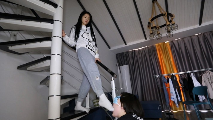 【惑心】贱狗舔我臭白袜_绳缚吧