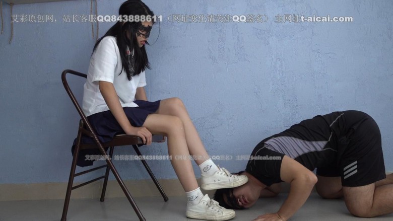 图片[3]_【南国原创】新S雯雯惩罚变态体育老师，肮脏帆布鞋踩踏 YC-200628_绳缚吧