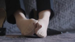 臭丝脚POV【贝琳】无处安放的脚 穿了一星期的袜子 又酸又臭又痒 YC-220906-7_绳缚吧