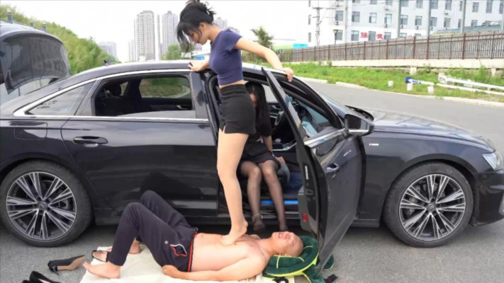 图片[18]_【W.K.T】—爱香车更爱美女的踩踏 YC-220827-11_绳缚吧