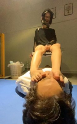 图片[8]_新开发精神小妹辱骂俏皮凌辱【萝莉酱】真实校园太妹跳踩舔脚语言羞辱 YC-220820-4_绳缚吧