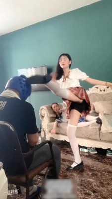 图片[5]_【LAPAPA】初柒带新人初八双s全jk白丝套装踢头(超长版)JK学生妹暴踹_绳缚吧