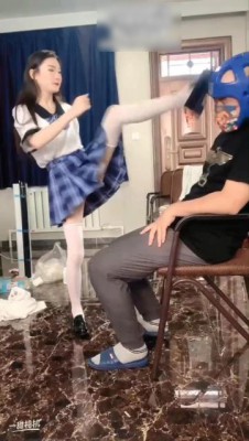 图片[10]_【LAPAPA】初柒带新人初八双s全jk白丝套装踢头(超长版)JK学生妹暴踹_绳缚吧