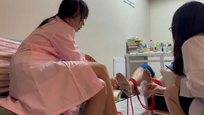 图片[13]_【珂玥】调戏护士反被揍 咸猪手色狼调戏护士小姐姐反被调教成舔脚狗 YC-220804-3_绳缚吧