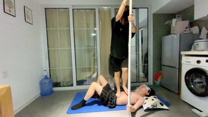 图片[6]_【萝莉酱】足球健将小玉首调 穿了半个多月没洗的脏袜子蹦跳踩踏闻舔臭脚_绳缚吧