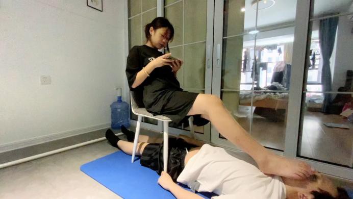 图片[12]_【萝莉酱】足球健将小玉首调 穿了半个多月没洗的脏袜子蹦跳踩踏闻舔臭脚_绳缚吧