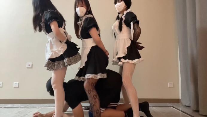 图片[4]_【珂玥】三女仆小姐姐调戏玩弄女仆小姐姐丝袜美脚跳踩踢打闻脚群虐臭狗奴YC-220719-4_绳缚吧