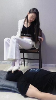 图片[4]_初柒臭丝脚女教师白丝高跟踩踏学生闻舔脚-女教师仿岛国剧情职业装调教 YC-220710-3_绳缚吧