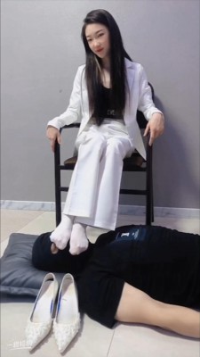 图片[7]_初柒臭丝脚女教师白丝高跟踩踏学生闻舔脚-女教师仿岛国剧情职业装调教 YC-220710-3_绳缚吧