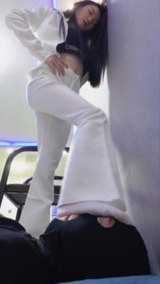 图片[12]_初柒臭丝脚女教师白丝高跟踩踏学生闻舔脚-女教师仿岛国剧情职业装调教 YC-220710-3_绳缚吧