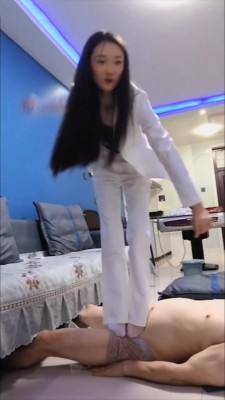 图片[15]_初柒臭丝脚女教师白丝高跟踩踏学生闻舔脚-女教师仿岛国剧情职业装调教 YC-220710-3_绳缚吧