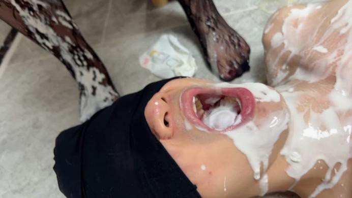 图片[8]_珂玥S丝袜脚喂食-女仆特奈踩踏羞辱M下M喝女王吐出来的酸奶舔丝袜脚YC-220624-3_绳缚吧
