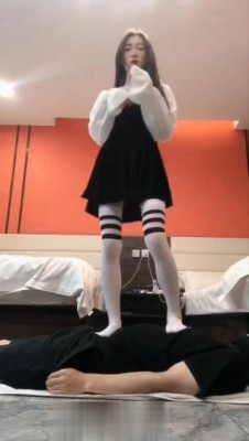 图片[11]_初柒性感日系白袜施展脚法干废贱货-18岁初柒女神原味臭袜踩脸闻舔脚踩裆 YC-220707_绳缚吧