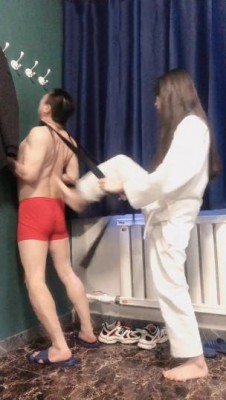 图片[8]_剧情-初柒双s跆拳黑帮女老大带女手下审讯叛徒【LAPAPA】双S踢踹踩裆深喉 YC-220704-3_绳缚吧