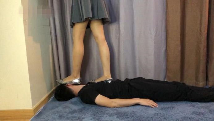图片[20]_Kitty女王首调の丝足爆踩地毯_绳缚吧