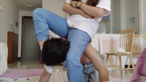【子怡】用鞋袜给毯子胸口刮痧 YC-220602-4_绳缚吧