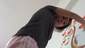 小瑶全体重踩脸踩脖子闻原味白袜_绳缚吧