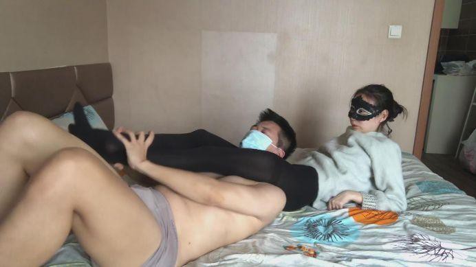 图片[13]_新式黑丝美腿美脚虐颈_绳缚吧