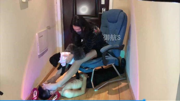 图片[4]_【御航S】：翻拍（Weronika）无意识踩踏の脸脚垫_绳缚吧