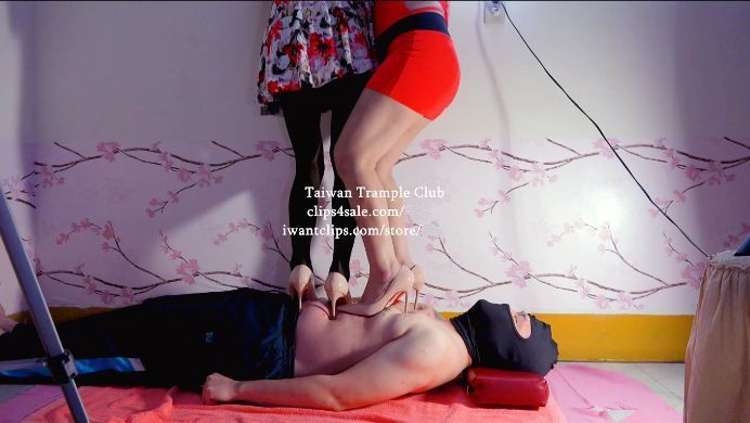 图片[12]_【Taiwan Trample Club】三熟女少妇高跟骚摇踩踏（多机位多镜头）少妇黑丝高跟_绳缚吧