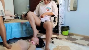 【00后蕬小乃】双人踩踏，肉丝深喉 YC-220506-6_绳缚吧