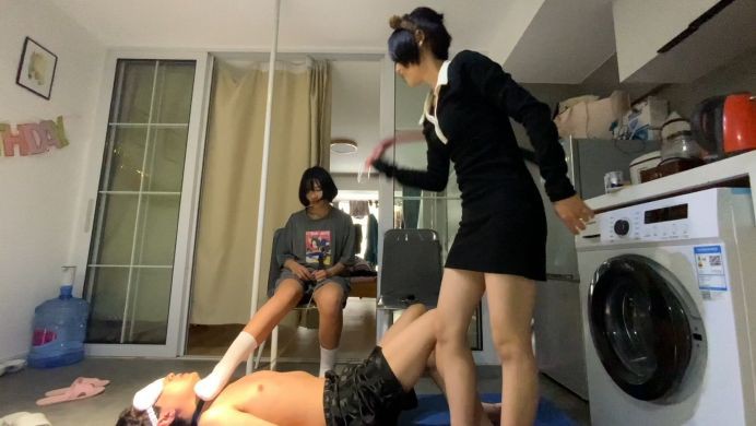 图片[4]_精神小妹超短裙暴虐-真实校园小太妹的疯狂踩踏踢裆吃袜子羞辱 YC-220505-9_绳缚吧