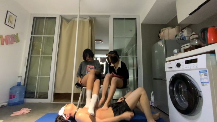 图片[8]_精神小妹超短裙暴虐-真实校园小太妹的疯狂踩踏踢裆吃袜子羞辱 YC-220505-9_绳缚吧