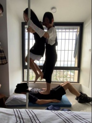 图片[4]_四小主第一次的踩踏体验_绳缚吧