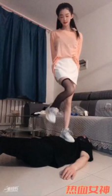 图片[3]_绝美学生s长腿黑丝踩踏脚耳光贱M-18岁学生s黑丝和裸足踩头踹脸脚耳光 YC-220501-6_绳缚吧