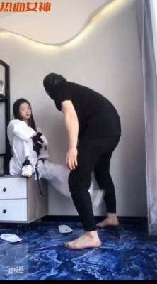 图片[2]_18岁绝美女学生s跆拳道美脚踹烂贱M狗裆-18岁学生S跆拳道踢裆调教 YC-220429-5_绳缚吧