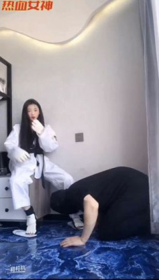 图片[3]_18岁绝美女学生s跆拳道美脚踹烂贱M狗裆-18岁学生S跆拳道踢裆调教 YC-220429-5_绳缚吧
