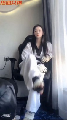 图片[6]_18岁绝美女学生s跆拳道美脚踹烂贱M狗裆-18岁学生S跆拳道踢裆调教 YC-220429-5_绳缚吧