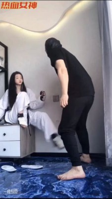 图片[9]_18岁绝美女学生s跆拳道美脚踹烂贱M狗裆-18岁学生S跆拳道踢裆调教 YC-220429-5_绳缚吧