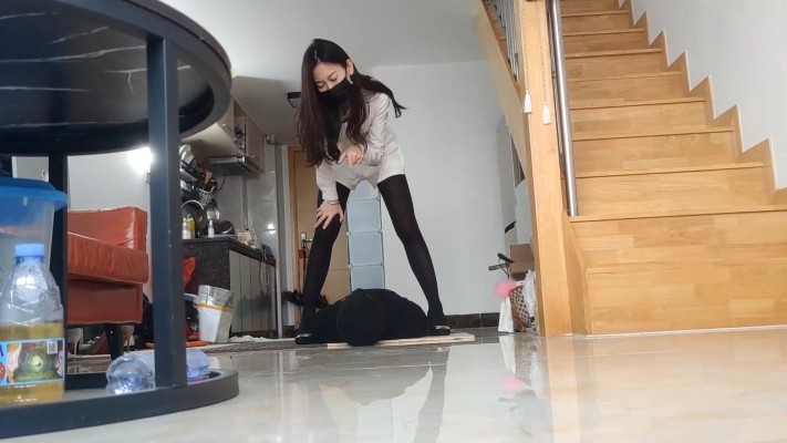 图片[9]_白领小鱼大人黑丝高跟大长腿羞辱胯下狗，命令钻胯，践踏狗头 YC-220429_绳缚吧