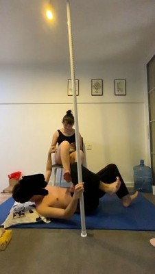 图片[10]_舞蹈生菲菲小主踩嘴贱毯子减肥-强力跳踩 闻舔舞蹈生的原味脚 YC-220321-4_绳缚吧