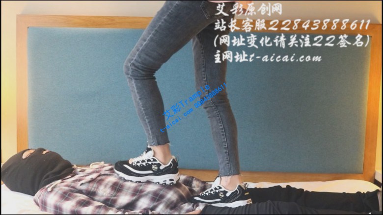 图片[8]_【小彤双人踩踏】和篮球姐姐在哥哥身上玩耍 YC-200109-5_绳缚吧