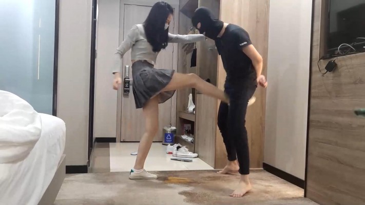图片[2]_小鱼女神白袜小白鞋踢裆 YC-220301-4_绳缚吧