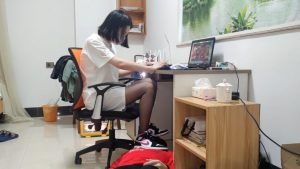 168cm黑丝AJ中山少女姿默玩LOL，无意识把狗头狗裆当脚垫 YC-220224-3_绳缚吧