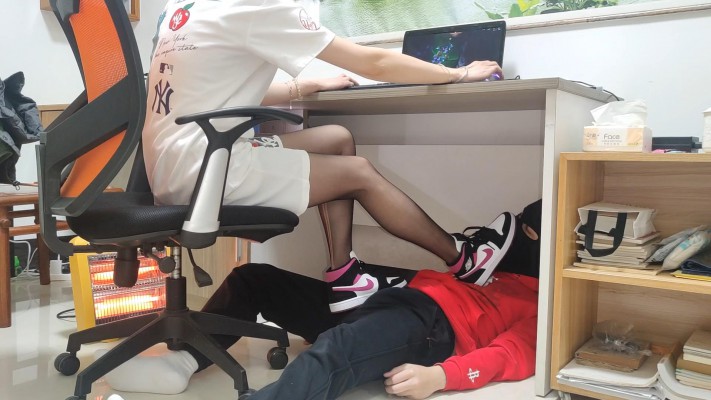 图片[8]_168cm黑丝AJ中山少女姿默玩LOL，无意识把狗头狗裆当脚垫 YC-220224-3_绳缚吧