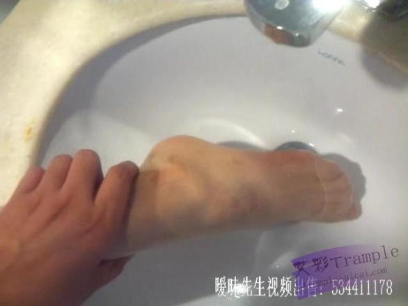 图片[6]_【典藏精品】高清肉丝足高清恋足大片之《奶茶浴丝足美脚》~_绳缚吧