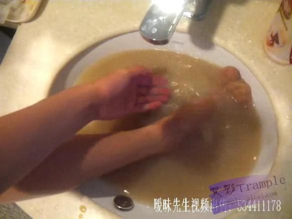 图片[16]_【典藏精品】高清肉丝足高清恋足大片之《奶茶浴丝足美脚》~_绳缚吧
