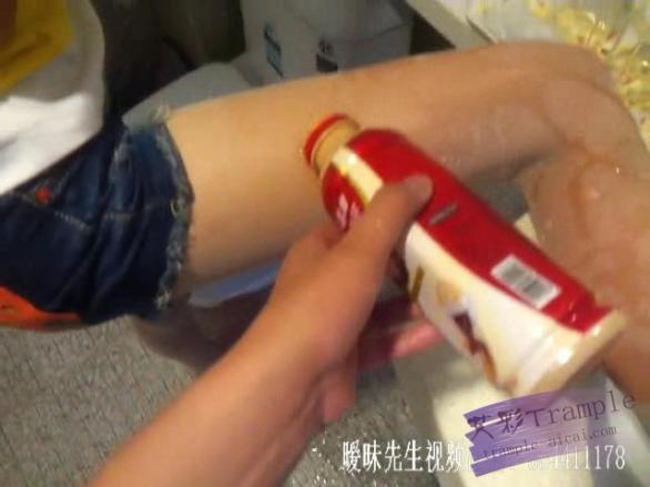 图片[18]_【典藏精品】高清肉丝足高清恋足大片之《奶茶浴丝足美脚》~_绳缚吧