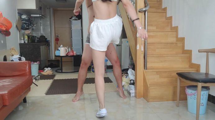 图片[2]_小鱼女神低帮匡威吊绑色魔前任踢爆卵蛋_绳缚吧
