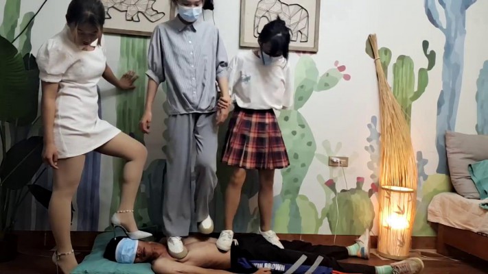 图片[4]_【00后蕬小乃】和歆儿，老师三人群踩瘦M，恋足深喉 YC-211012-7_绳缚吧
