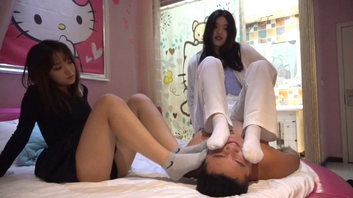 图片[11]_【校园女流氓】下课后臭袜摧残社会废物_绳缚吧